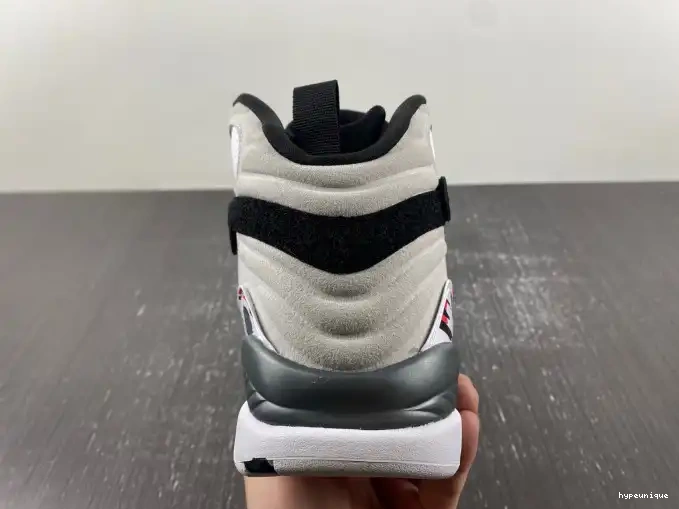 HYPE Bugs Bunny Retro (2013) 305381-103 8 Air Jordan 0422